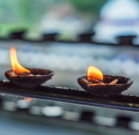 coconut-oil-lamps-in-temple-QNZ5WFT.jpg